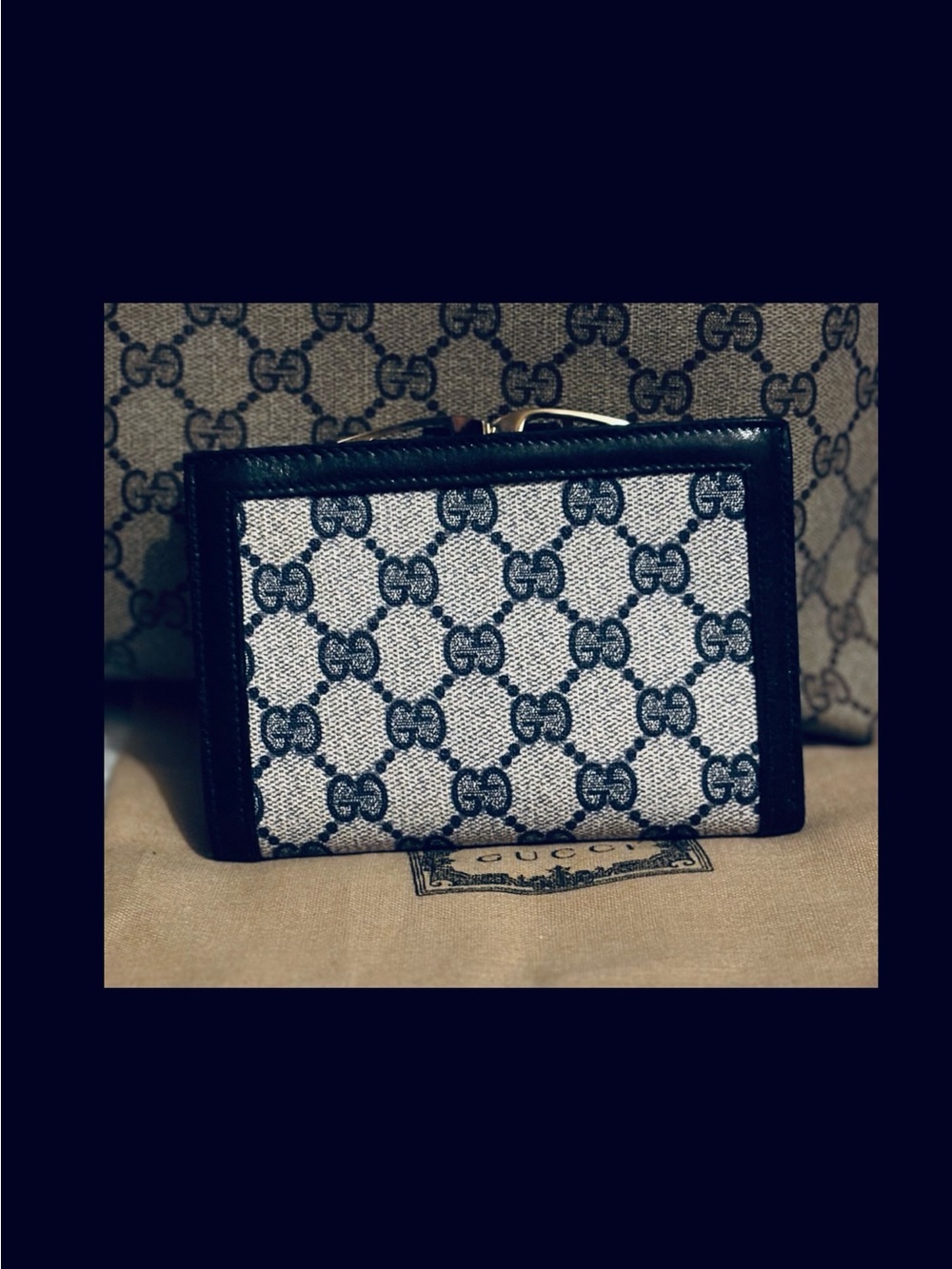 Gucci Beige Canvas Wallet with Navy Trim and Gold GG Snap - Picture 2 of 11